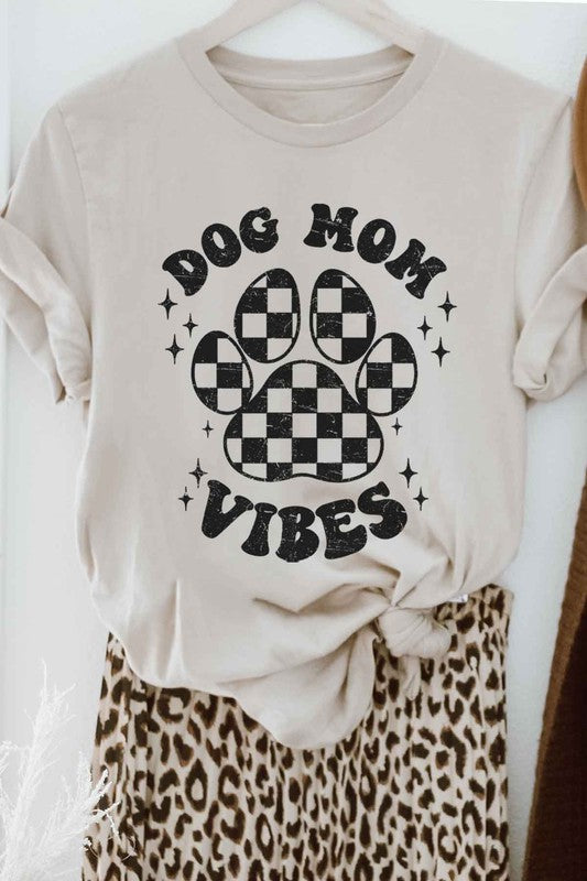 DOG MOM VIBES GRAPHIC TEE / T-SHIRT