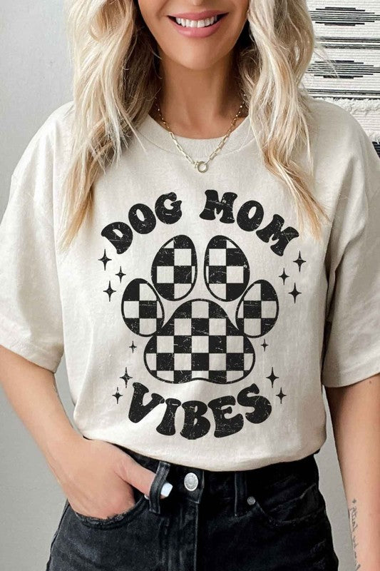 DOG MOM VIBES GRAPHIC TEE / T-SHIRT