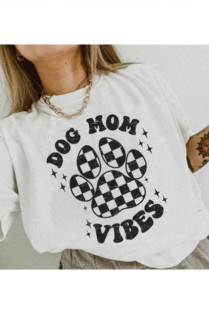 DOG MOM VIBES GRAPHIC TEE / T-SHIRT