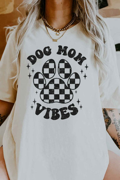 DOG MOM VIBES GRAPHIC TEE / T-SHIRT